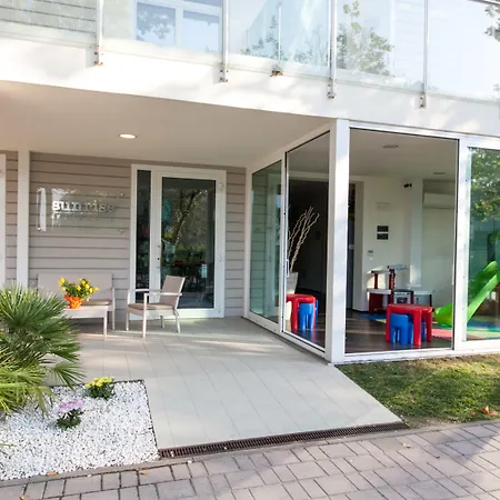 מלון דירות Sunrise 4*