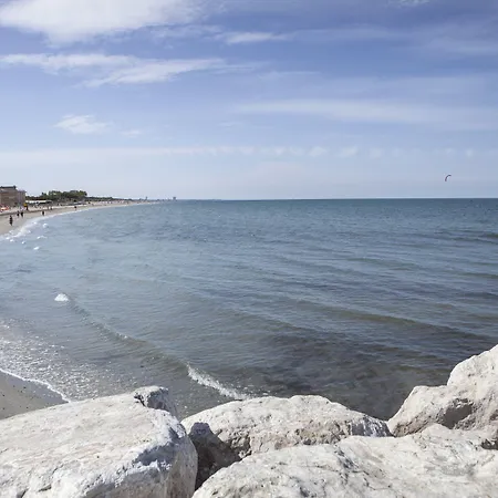 Sunrise Aparthotel 4*